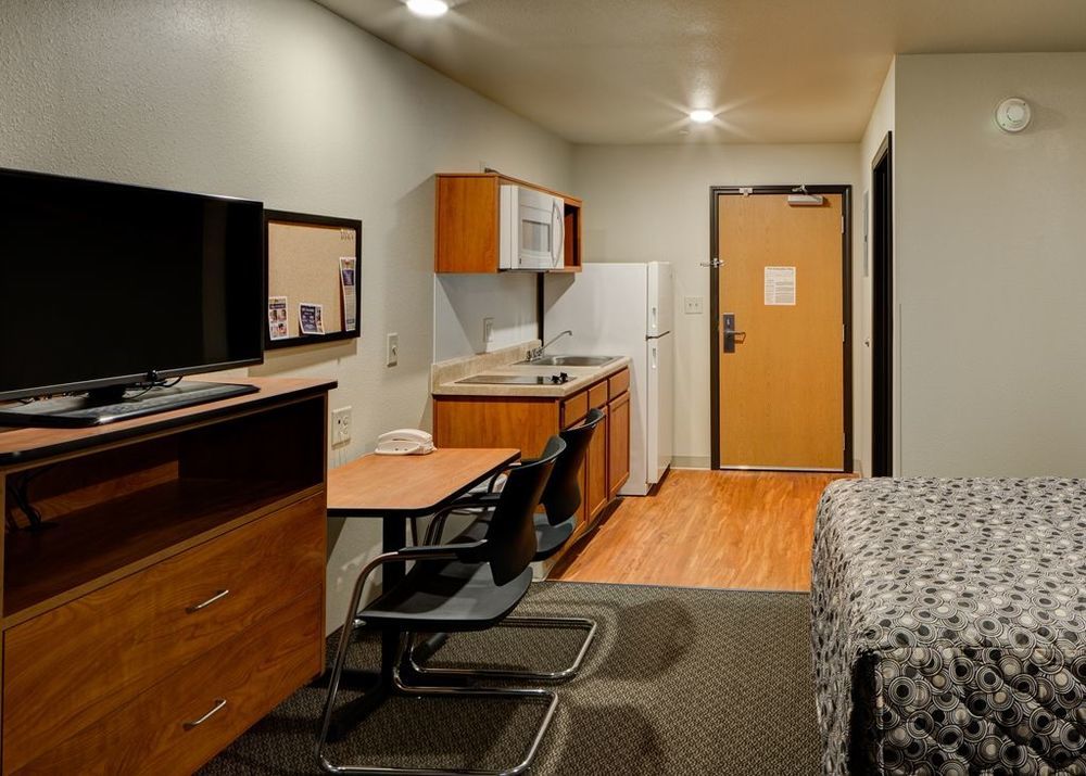 Woodspring Suites Columbus North I-270 Room photo