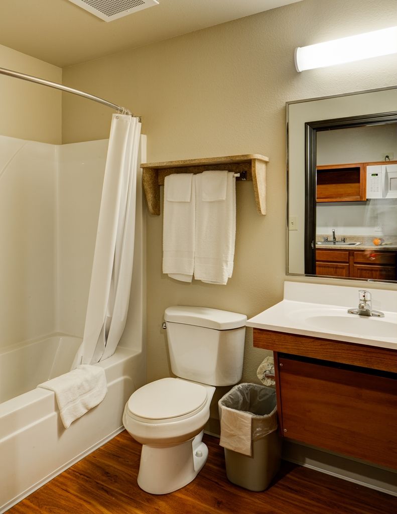Woodspring Suites Columbus North I-270 Room photo